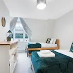 Farringdon Penthouse Spacious 3 Bedroom 2 Bath
