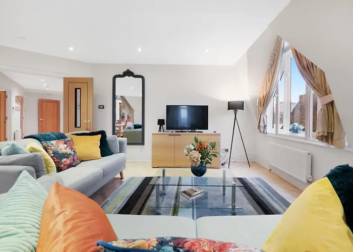 Farringdon Penthouse Spacious 3 Bedroom 2 Bath