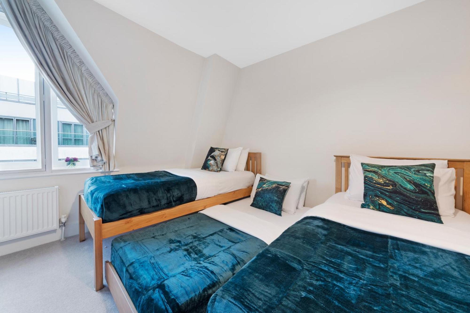 Farringdon Penthouse Spacious 3 Bedroom 2 Bath *