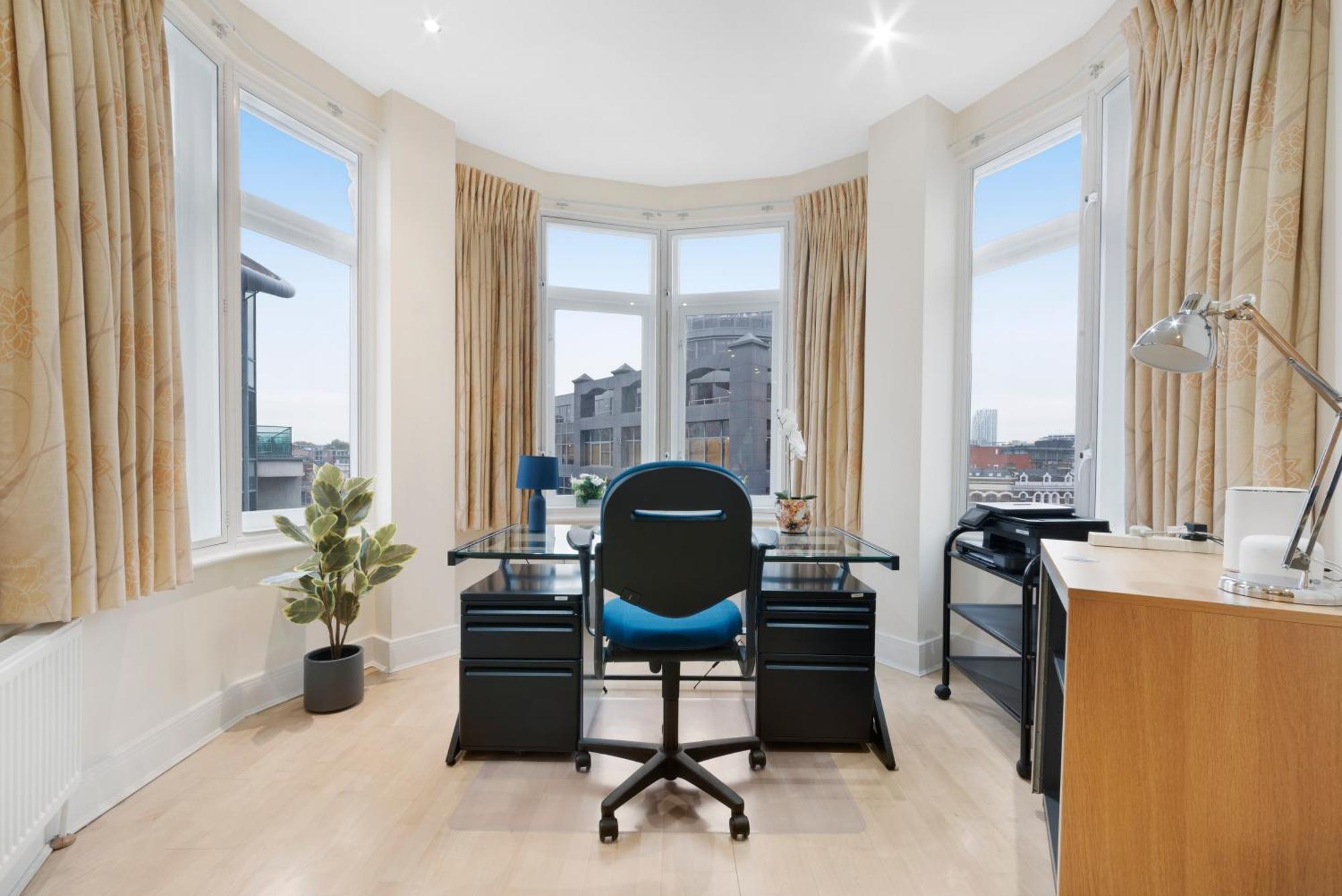 Farringdon Penthouse Spacious 3 Bedroom 2 Bath * London