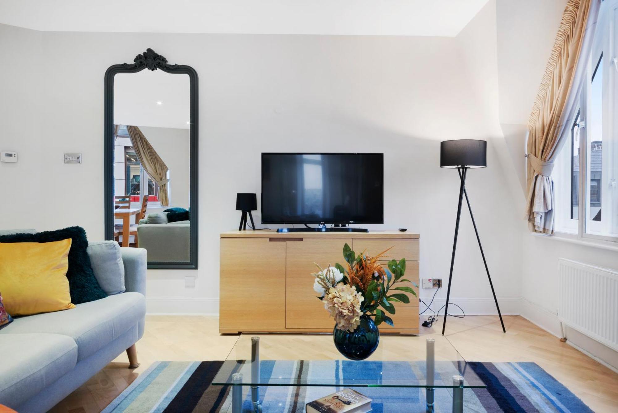 Farringdon Penthouse Spacious 3 Bedroom 2 Bath Apartment *