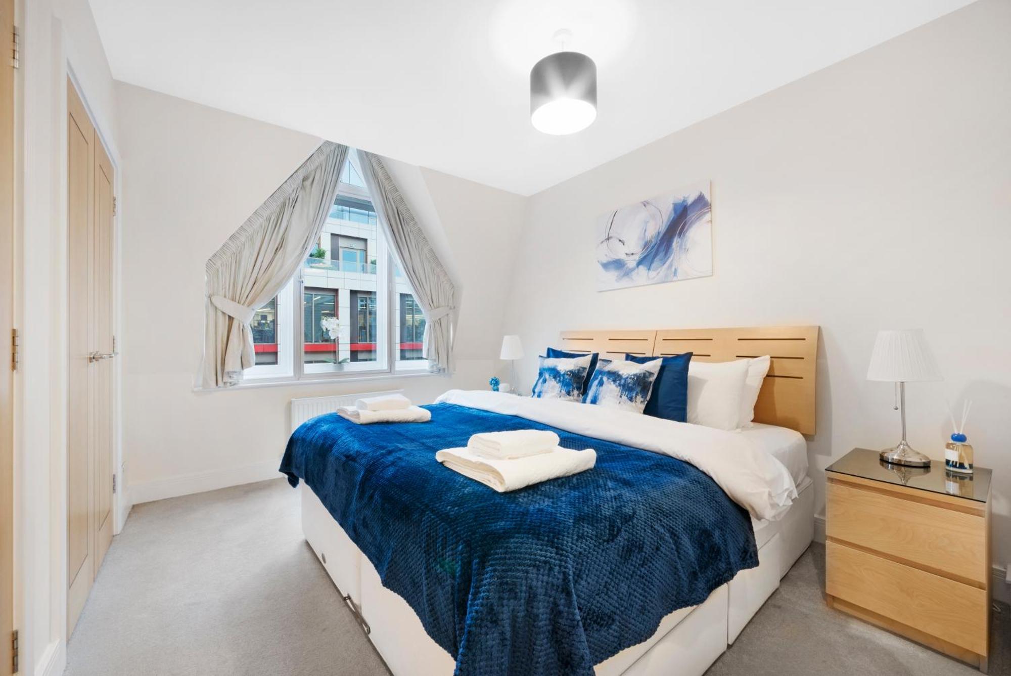 Farringdon Penthouse Spacious 3 Bedroom 2 Bath *