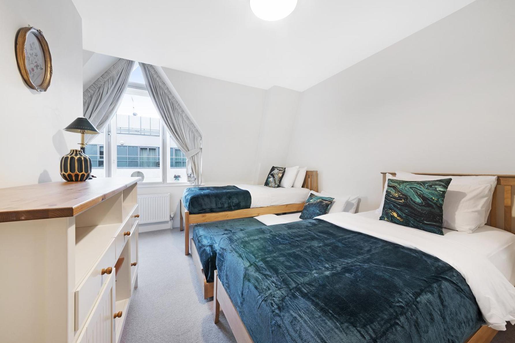 Farringdon Penthouse Spacious 3 Bedroom 2 Bath *