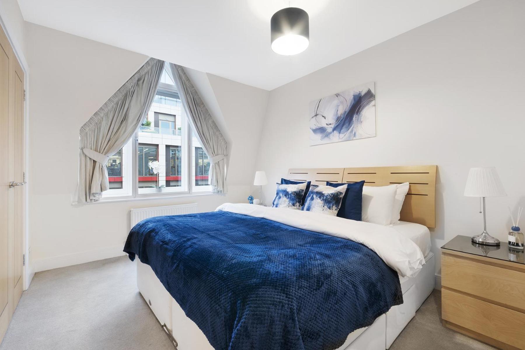 Farringdon Penthouse Spacious 3 Bedroom 2 Bath *
