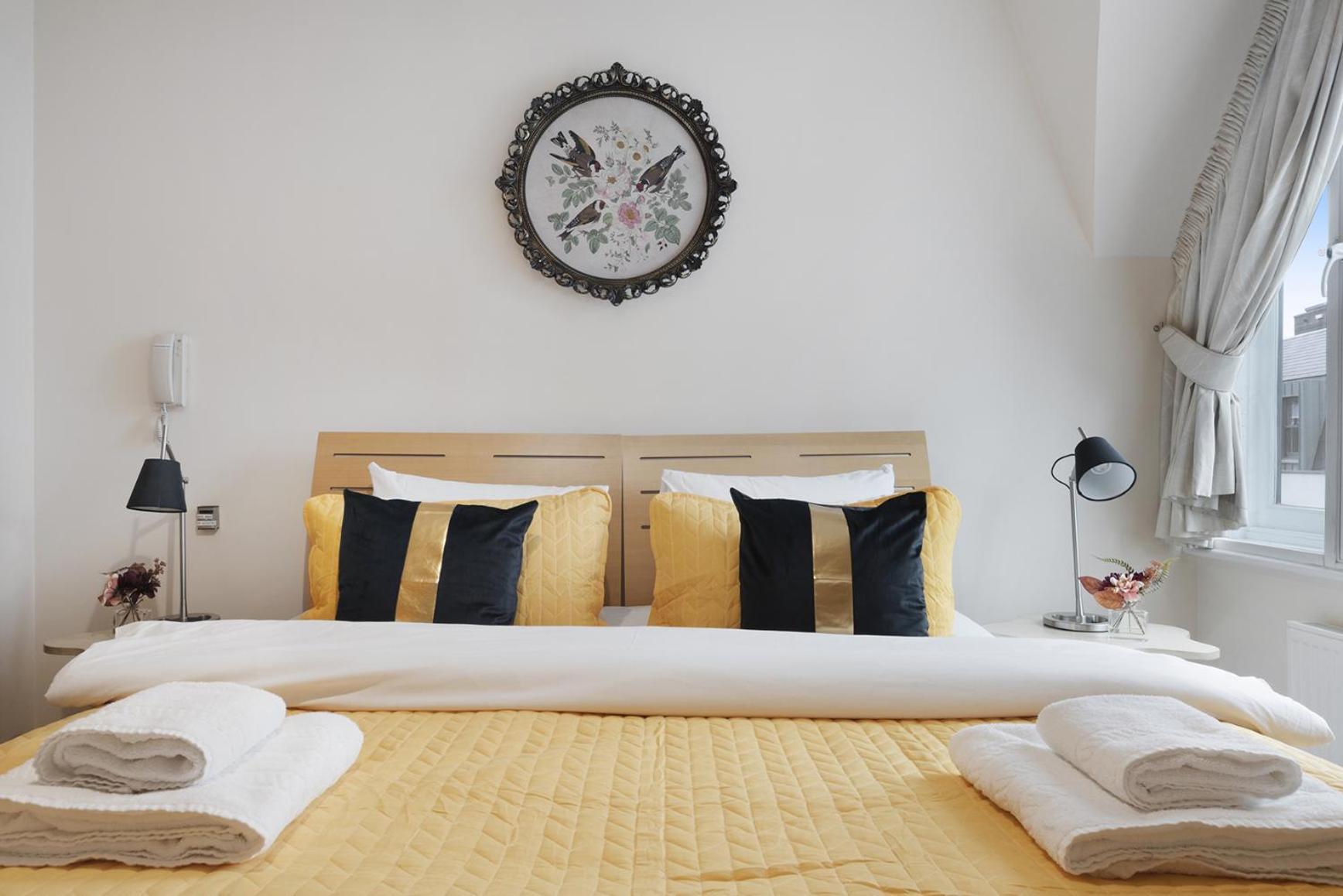 Farringdon Penthouse Spacious 3 Bedroom 2 Bath