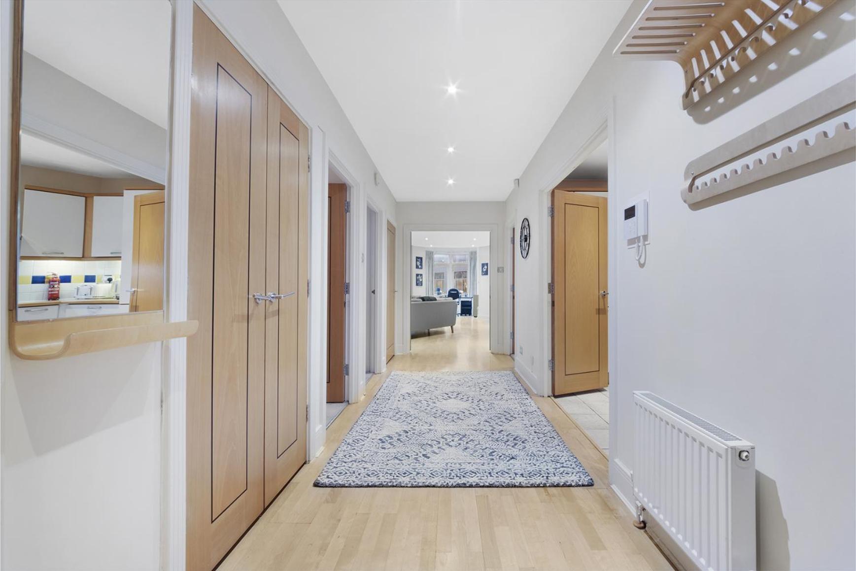 Farringdon Penthouse Spacious 3 Bedroom 2 Bath *